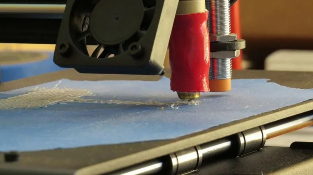 Модель, отклеившаяся от стола 3D-принтера