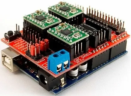 Arduino Uno с установленным шилдом для ЧПУ