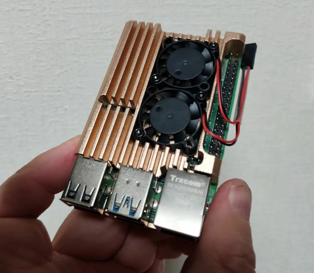 Raspberry Pi 4B в корпусе-радиаторе с двумя вентиляторами