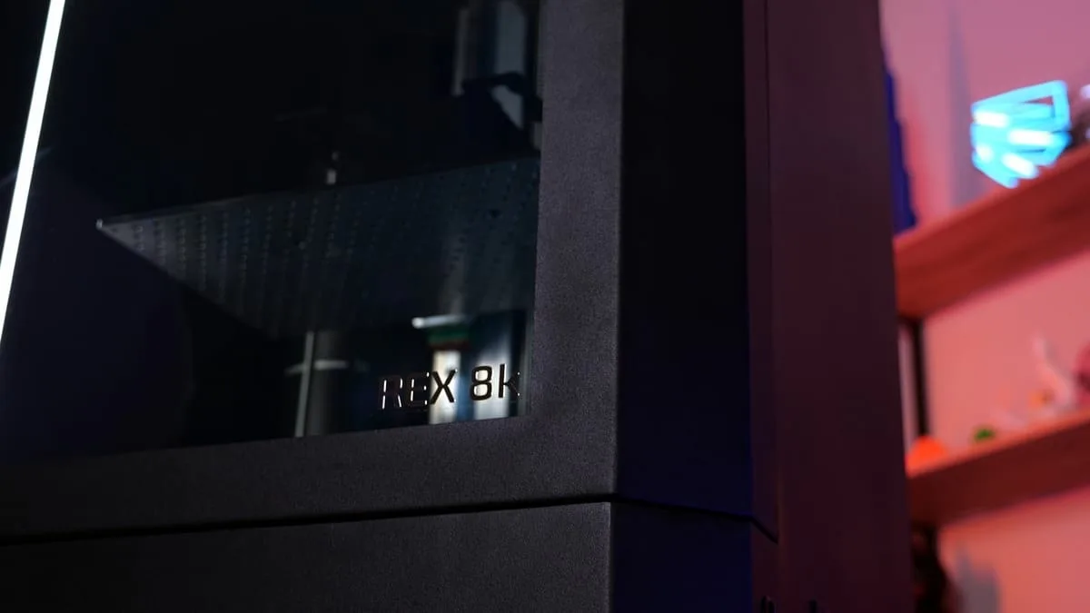 Корпус Rex 8K Mono, вид спереди